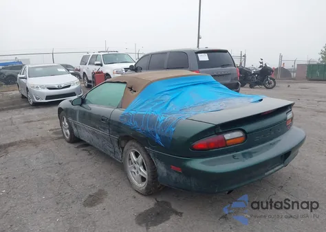 1997 Chevrolet Camaro Z28 из США, поврежденный, VIN 2G1FP32P0V2104052